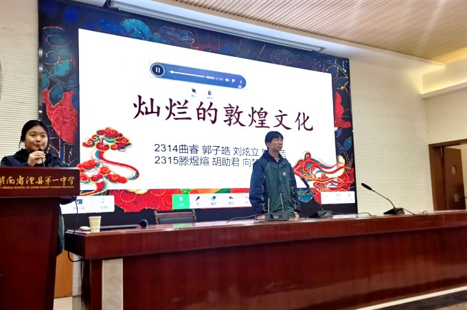 师生参加活动照片3