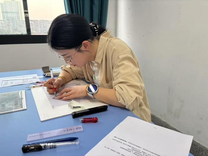 物理组选手比武中